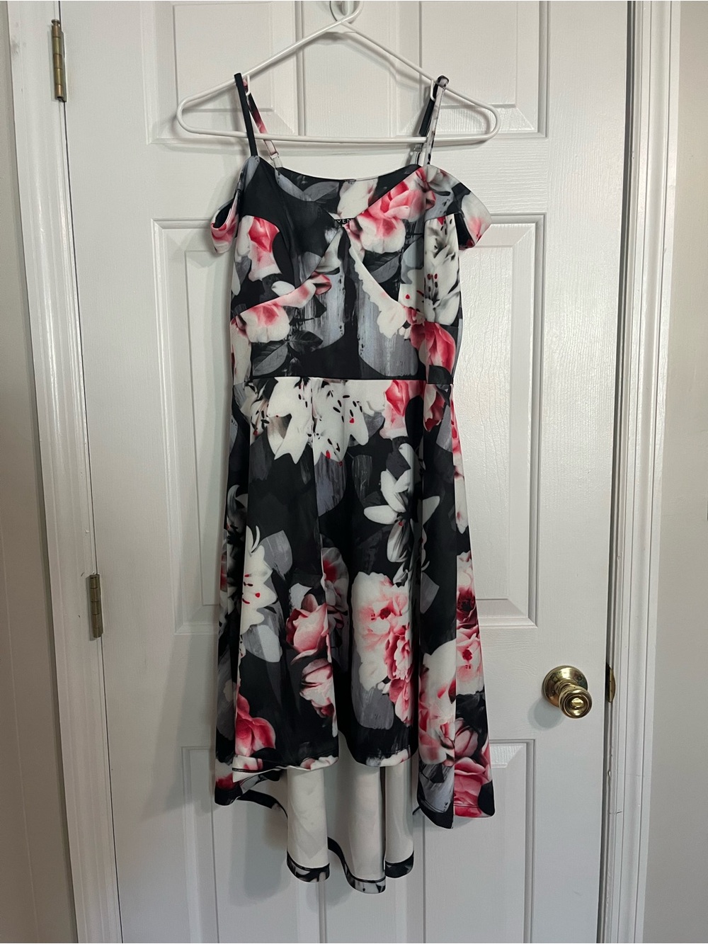 NWOT VENUS Floral Cold-Shoulder High-Low Dress – Black, Pink, & White - Medium
